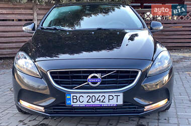 Хэтчбек Volvo V40 2015 в Львове