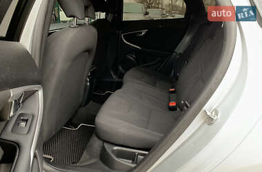 Хэтчбек Volvo V40 2014 в 