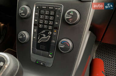 Хэтчбек Volvo V40 2014 в 