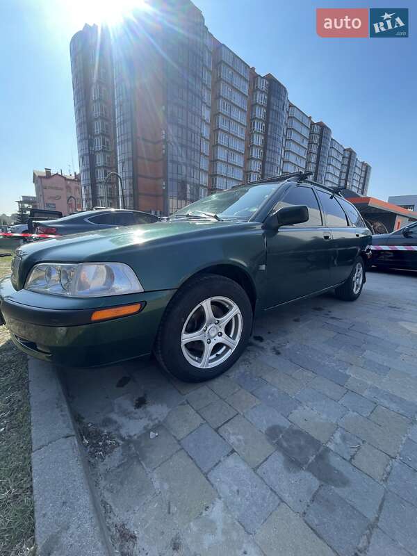 Volvo V40 2001