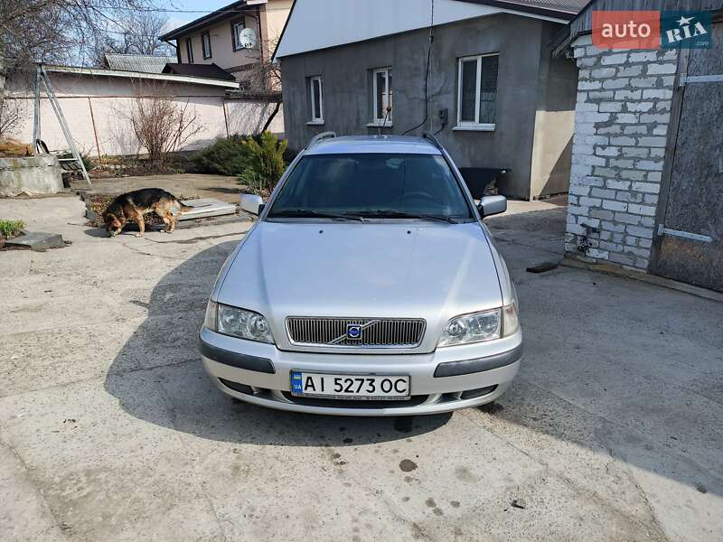 Volvo V40 2002