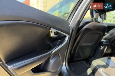 Хэтчбек Volvo V40 2013 в 