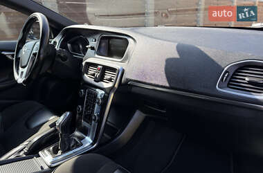 Хэтчбек Volvo V40 2013 в 
