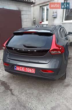 Хэтчбек Volvo V40 2013 в 