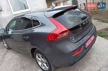 Хэтчбек Volvo V40 2013 в 