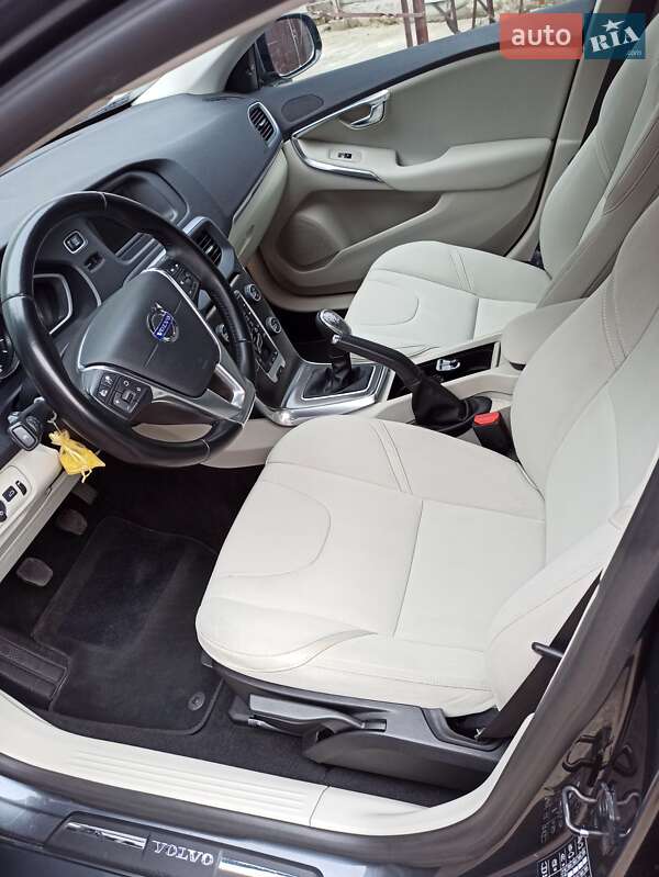 Хэтчбек Volvo V40 2013 в Днепре