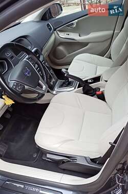 Хэтчбек Volvo V40 2013 в 