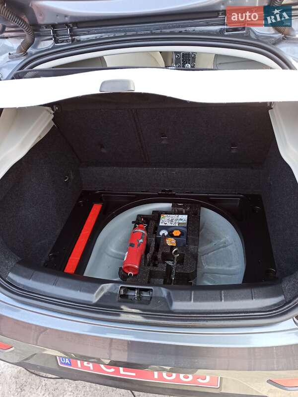 Хэтчбек Volvo V40 2013 в Днепре