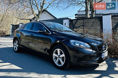 Хэтчбек Volvo V40 2014 в Киеве