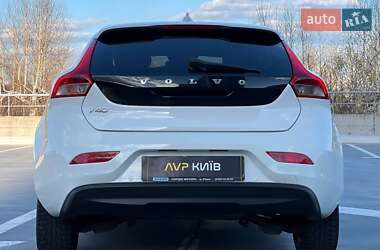Хэтчбек Volvo V40 2013 в 