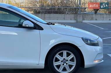 Хэтчбек Volvo V40 2013 в 