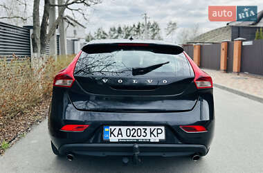 Хэтчбек Volvo V40 2014 в 