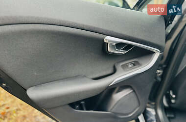 Хэтчбек Volvo V40 2014 в 