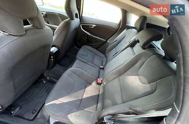 Хэтчбек Volvo V40 2013 в 
