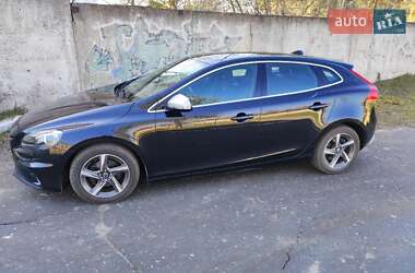 Хэтчбек Volvo V40 2013 в 