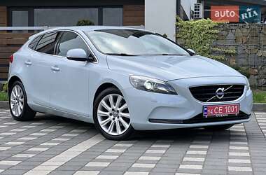 Хетчбек Volvo V40 2014 в 