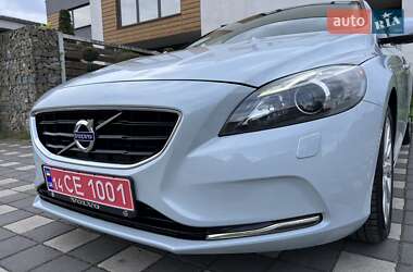 Хетчбек Volvo V40 2014 в 