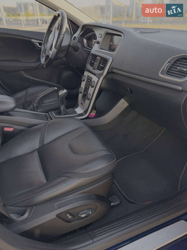 Хэтчбек Volvo V40 2014 в Киеве