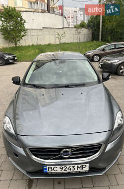 Хэтчбек Volvo V40 2015 в 