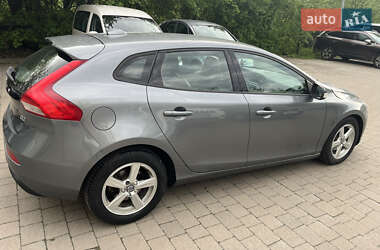 Хэтчбек Volvo V40 2015 в 