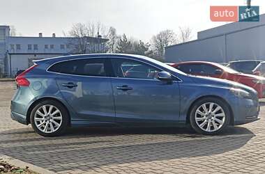 Хэтчбек Volvo V40 2012 в 