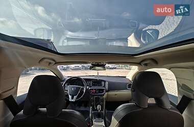 Хэтчбек Volvo V40 2012 в 