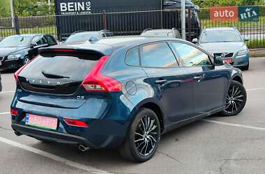 Хэтчбек Volvo V40 2012 в 