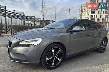 Хэтчбек Volvo V40 2017 в 