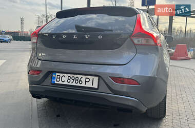 Хэтчбек Volvo V40 2017 в 
