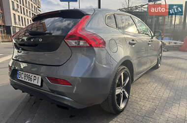 Хэтчбек Volvo V40 2017 в 