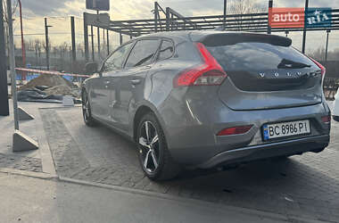Хэтчбек Volvo V40 2017 в 