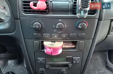 Универсал Volvo V40 2000 в 