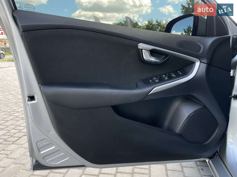 Хэтчбек Volvo V40 2014 в Бердичеве