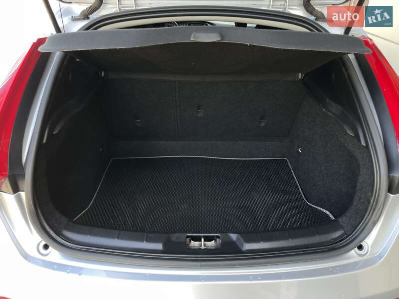 Хэтчбек Volvo V40 2014 в Бердичеве
