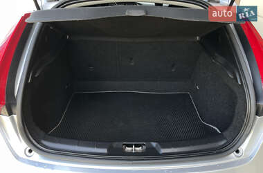 Хэтчбек Volvo V40 2014 в 