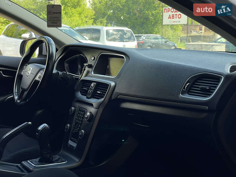 Хэтчбек Volvo V40 2014 в Бердичеве