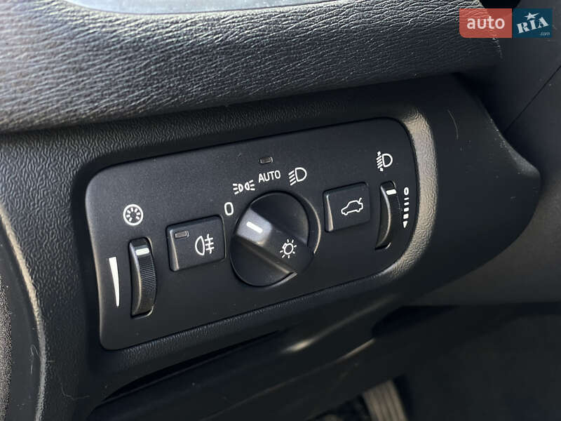 Хэтчбек Volvo V40 2014 в Бердичеве