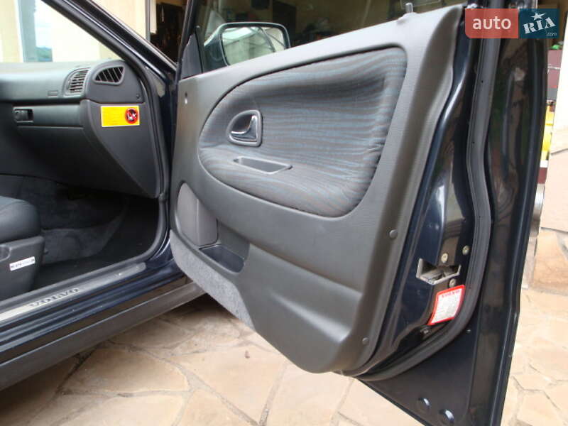 Універсал Volvo V40 2000 в Кам'янському