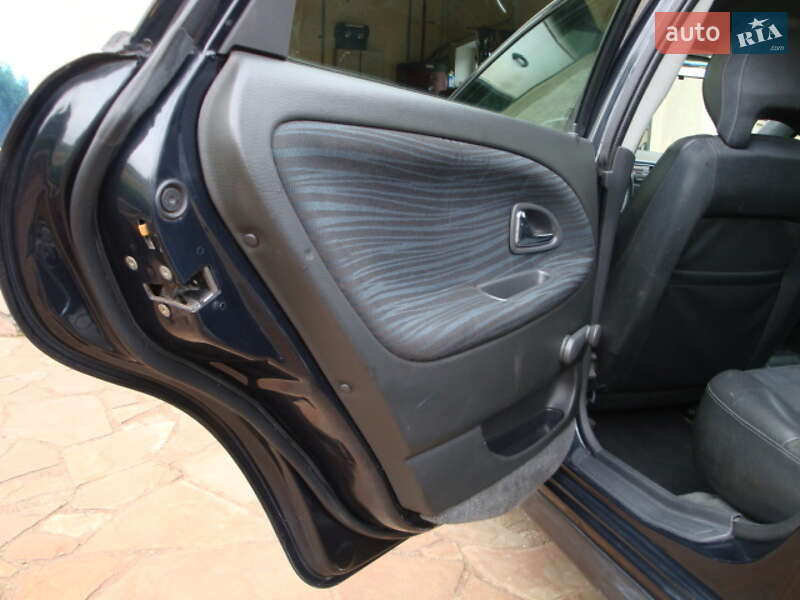 Універсал Volvo V40 2000 в Кам'янському