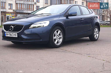 Хетчбек Volvo V40 2018 в 