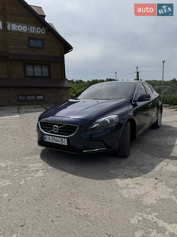 Хэтчбек Volvo V40 2013 в 