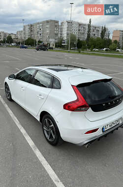 Хэтчбек Volvo V40 2015 в 