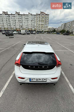 Хэтчбек Volvo V40 2015 в 