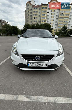 Хэтчбек Volvo V40 2015 в 