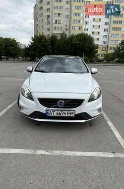 Хэтчбек Volvo V40 2015 в 