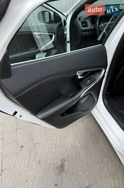 Хэтчбек Volvo V40 2015 в 