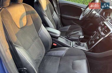 Хэтчбек Volvo V40 2017 в 