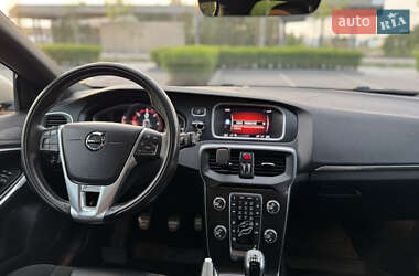 Хэтчбек Volvo V40 2017 в 