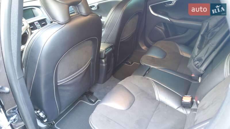 Хэтчбек Volvo V40 2015 в Львове