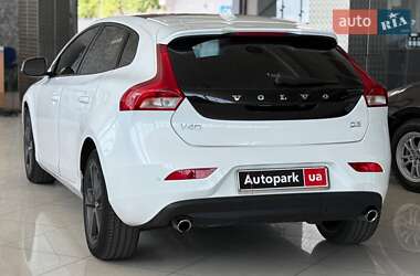Хэтчбек Volvo V40 2018 в 